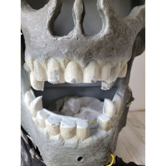 Gemmy large AS IS  animated skeleton face Halloween prop decor scary - Picture 3 of 16
